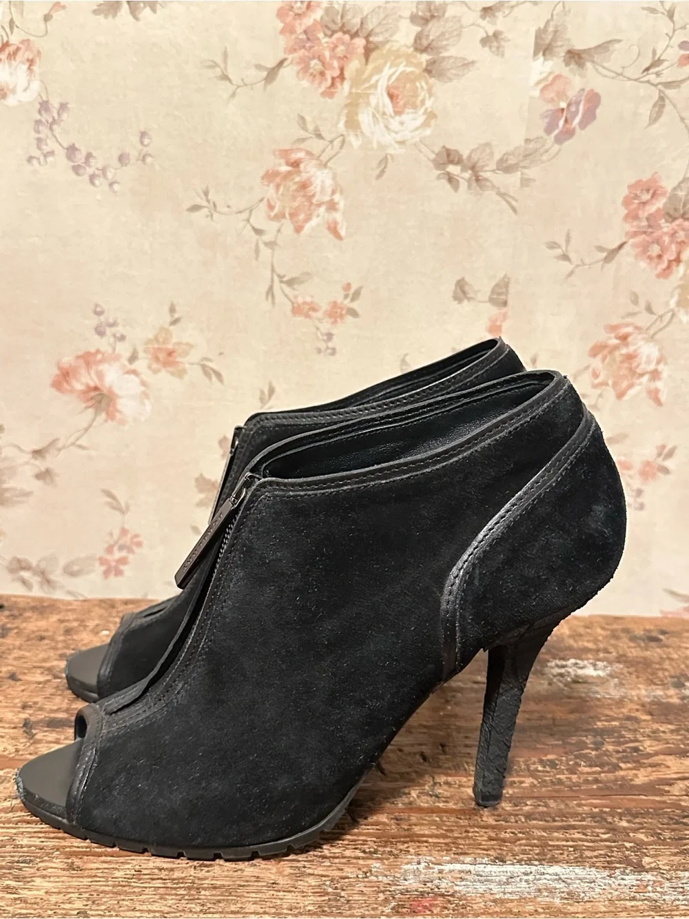 Burberry Heels Black Suede Front-Zip Peep Toe Ankle Booties EU 40